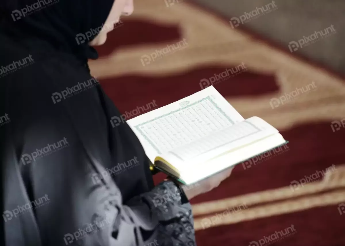 Free Premium Stock Photos Muslim Arabic Woman Sitting And Reading Holy Book Koran
